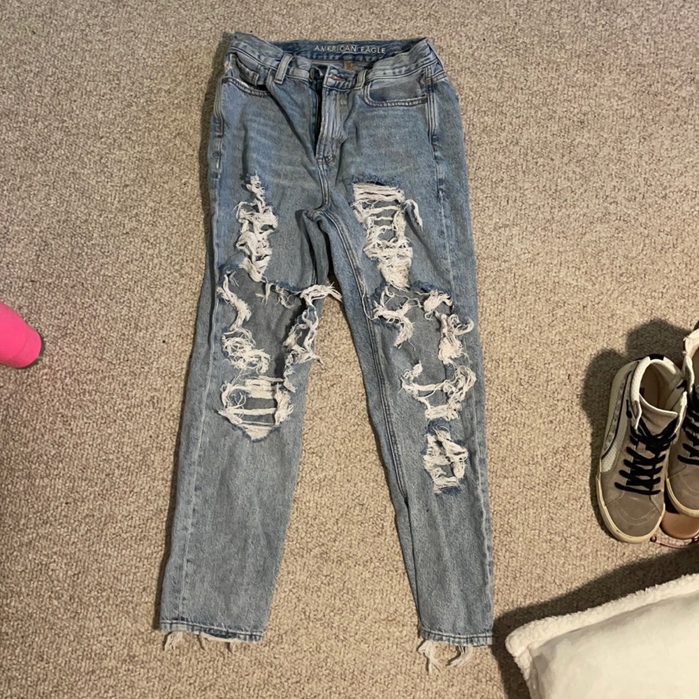 American Eagle size 4 mom jeans!